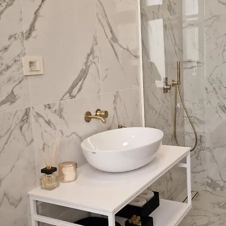 Nobile With Private Parking * 오파티아