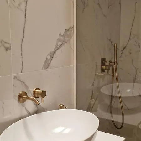 Luxury Nobile With Private Parking Apartman