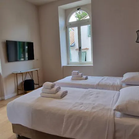 Luxury Nobile With Private Parking Apartman