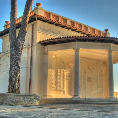 Nobile With Private Parking