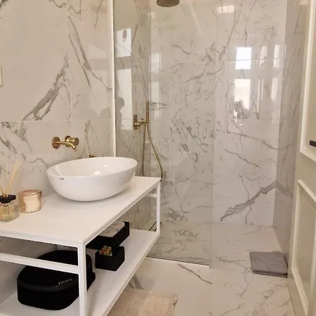 Luxury Nobile With Private Parking Apartman