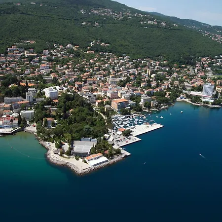Luxury Nobile With Private Parking Apartman