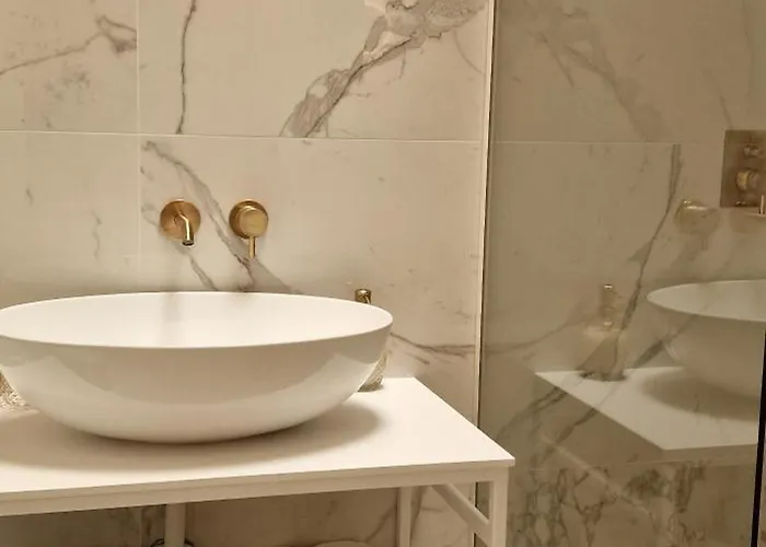 Nobile With Private Parking Apartment *