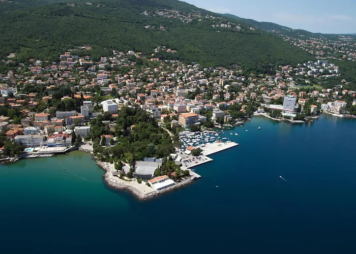 Nobile With Private Parking Apartment